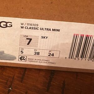 NWT Ugg minis